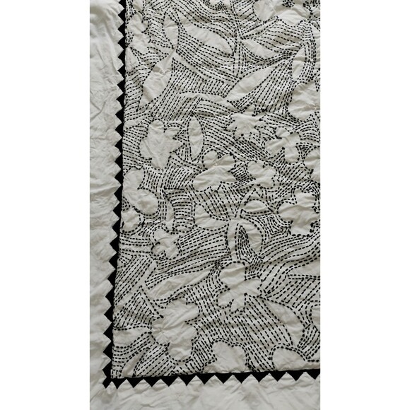 John Robshaw Baby Toddler Suhavi Crib Quilt Blk White Floral Organic Cotton EUC - Picture 3 of 11